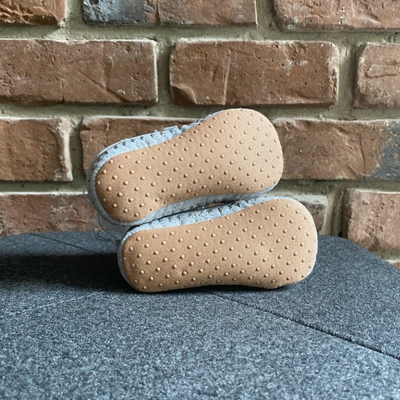 6-12M NWT Old Navy Faux Suede Grey Booties - Picture 6 of 9